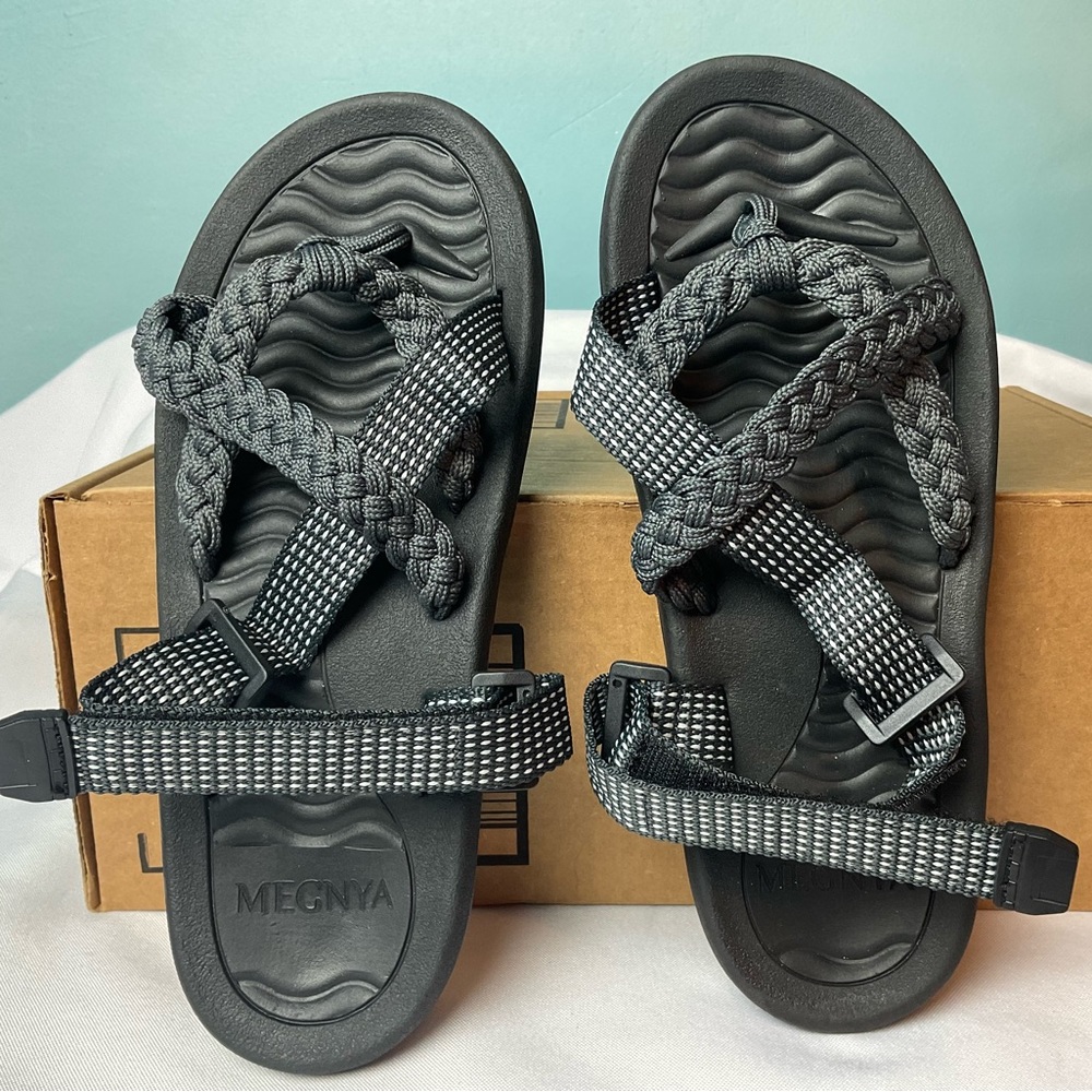 New Megnya Sandals for Women. Size 7.